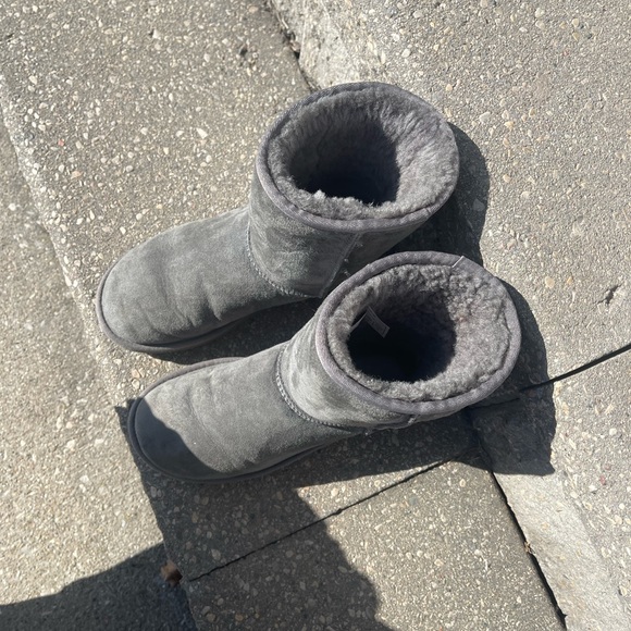 Ugg Classic Short II boots in grey , WORN TWICE - Picture 8 of 9